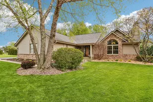 N53W15415 Balsam Dr, Menomonee Falls, WI 53051 - Photo 2