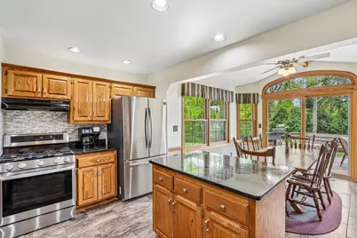 N53W15415  Balsam Dr, Menomonee Falls, WI 53051 - Photo 16