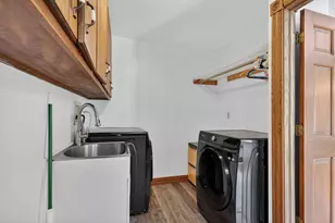 S1W31448 Hickory Hollow Ct, Delafield, WI 53018 - Photo 10