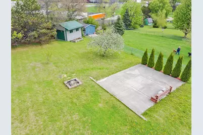 408  Dunford Dr, Burlington, WI 53105 - Photo 2