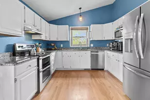 408 Dunford Dr, Burlington, WI 53105 - Photo 8