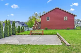 408 Dunford Dr, Burlington, WI 53105 - Photo 24
