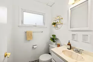 2109 N 70th St, Wauwatosa, WI 53213 - Photo 10