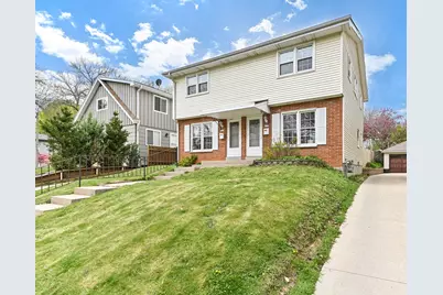 2109 N 70th St #2111, Wauwatosa, WI 53213 - Photo 2