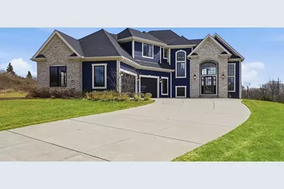N87W25037  Bay Ct, Lisbon, WI 53089 - Photo 2