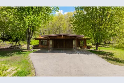 715  Alpine Ln, Onalaska, WI 54636 - Photo 2