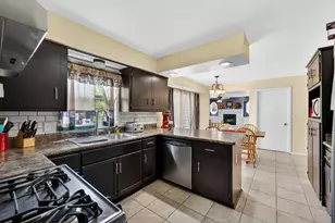 2400 Tammy Ln, Racine, WI 53402 - Photo 6