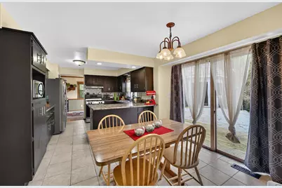2400  Tammy Ln, Racine, WI 53402 - Photo 8