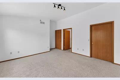 390  Dustin Dr, Brookfield, WI 53045 - Photo 20