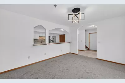 390  Dustin Dr, Brookfield, WI 53045 - Photo 14