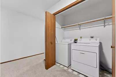 390  Dustin Dr, Brookfield, WI 53045 - Photo 10