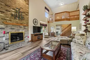 7402 W Twin Oaks Ct, Franklin, WI 53132 - Photo 10