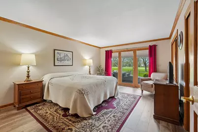 7402 W Twin Oaks Ct, Franklin, WI 53132 - Photo 16