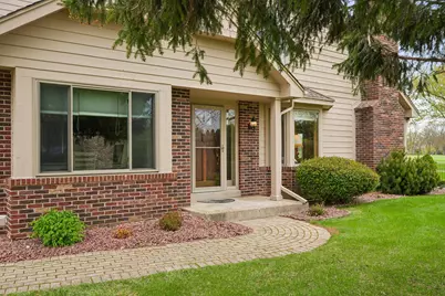 7402 W Twin Oaks Ct, Franklin, WI 53132 - Photo 46