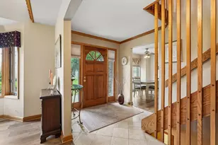 7402 W Twin Oaks Ct, Franklin, WI 53132 - Photo 6
