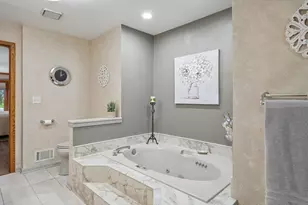 7402 W Twin Oaks Ct, Franklin, WI 53132 - Photo 18