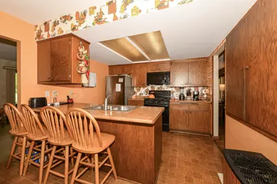4585 S Harland Dr, New Berlin, WI 53151 - Photo 6