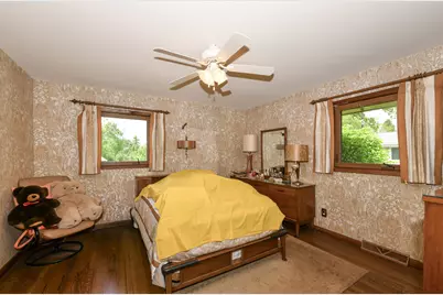 4585 S Harland Dr, New Berlin, WI 53151 - Photo 8