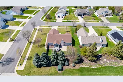 572  Nordic Ct, Slinger, WI 53086 - Photo 6