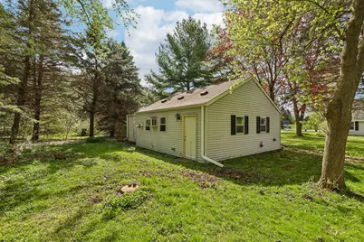 S76W23210  Woodland Ct, Vernon, WI 53103 - Photo 38