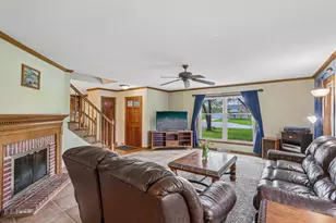 S76W23210 Woodland Ct, Vernon, WI 53103 - Photo 8