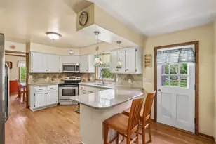 S76W23210 Woodland Ct, Vernon, WI 53103 - Photo 12
