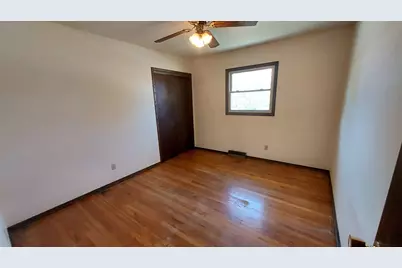 8030 S Waring Dr, Oak Creek, WI 53154 - Photo 20