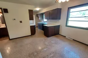 8030 S Waring Dr, Oak Creek, WI 53154 - Photo 14