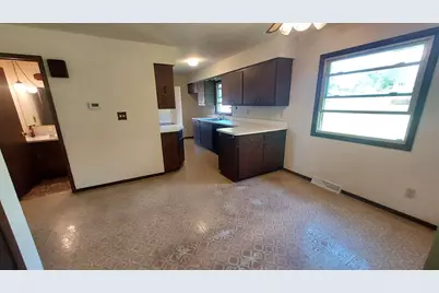 8030 S Waring Dr, Oak Creek, WI 53154 - Photo 14