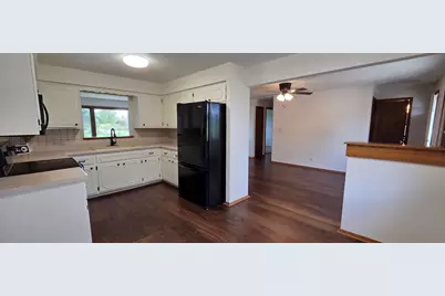 3360 E Oakwood Rd, Oak Creek, WI 53154 - Photo 14