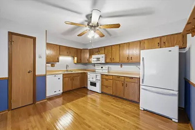 6504 S Parkedge Cir #D, Franklin, WI 53132 - Photo 4