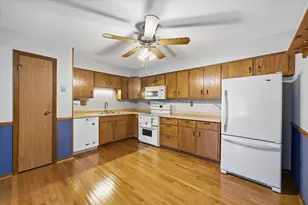 6504 S Parkedge Cir, Franklin, WI 53132 - Photo 4