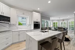 401 Abbey Ridge Ct, Fontana, WI 53125 - Photo 8