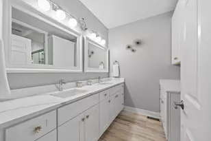 401 Abbey Ridge Ct, Fontana, WI 53125 - Photo 24