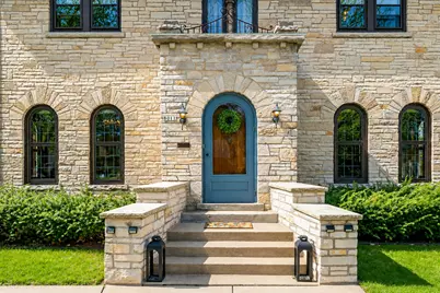 8011  Jackson Park Blvd, Wauwatosa, WI 53213 - Photo 2
