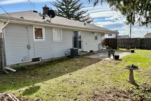 2226 Lexington Dr, Manitowoc, WI 54220 - Photo 24
