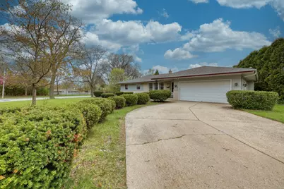 5890  Lakeview Dr, Greendale, WI 53129 - Photo 34