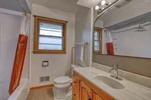 5890 Lakeview Dr, Greendale, WI 53129 - Photo 26