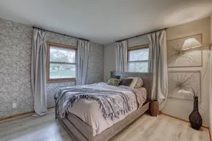 5890 Lakeview Dr, Greendale, WI 53129 - Photo 20