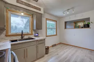 5890 Lakeview Dr, Greendale, WI 53129 - Photo 16