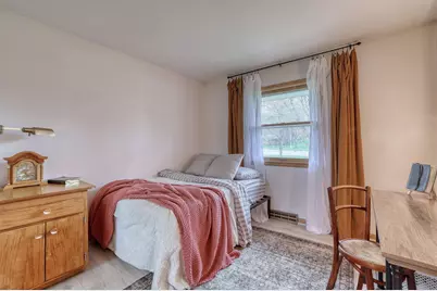 5890  Lakeview Dr, Greendale, WI 53129 - Photo 22