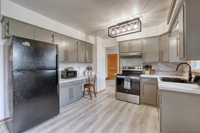 5890  Lakeview Dr, Greendale, WI 53129 - Photo 12