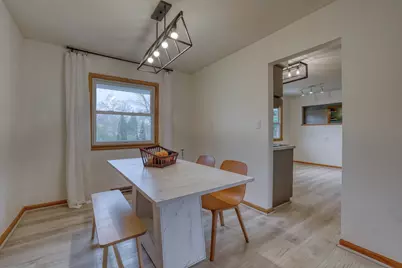 5890  Lakeview Dr, Greendale, WI 53129 - Photo 18