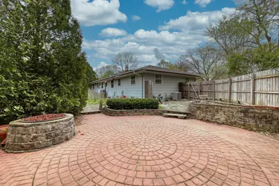 5890  Lakeview Dr, Greendale, WI 53129 - Photo 32