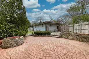 5890 Lakeview Dr, Greendale, WI 53129 - Photo 32