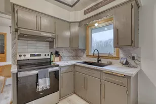5890 Lakeview Dr, Greendale, WI 53129 - Photo 14
