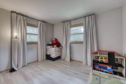 5890  Lakeview Dr, Greendale, WI 53129 - Photo 24