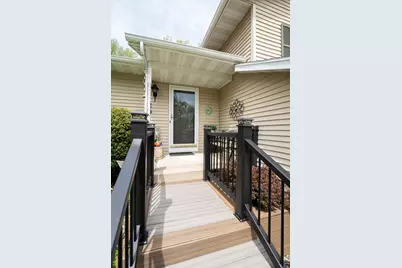 204  Cambridge Ave, Waukesha, WI 53188 - Photo 4