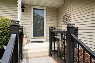 204 Cambridge Ave, Waukesha, WI 53188 - Photo 4