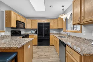 1015 Shadowood Cir, West Bend, WI 53095 - Photo 6